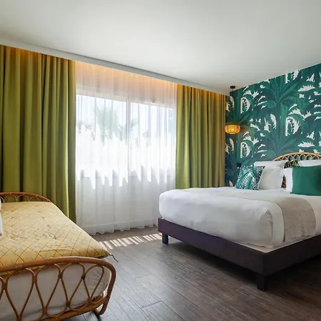 Hotell La Piscine Le Lavandou