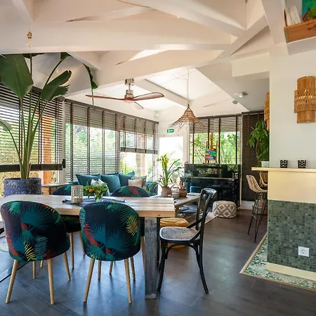 Hotell La Piscine Le Lavandou